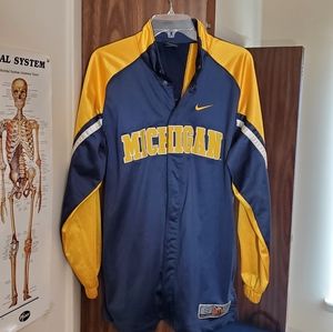 C Michigan Basketball Team Warm Up